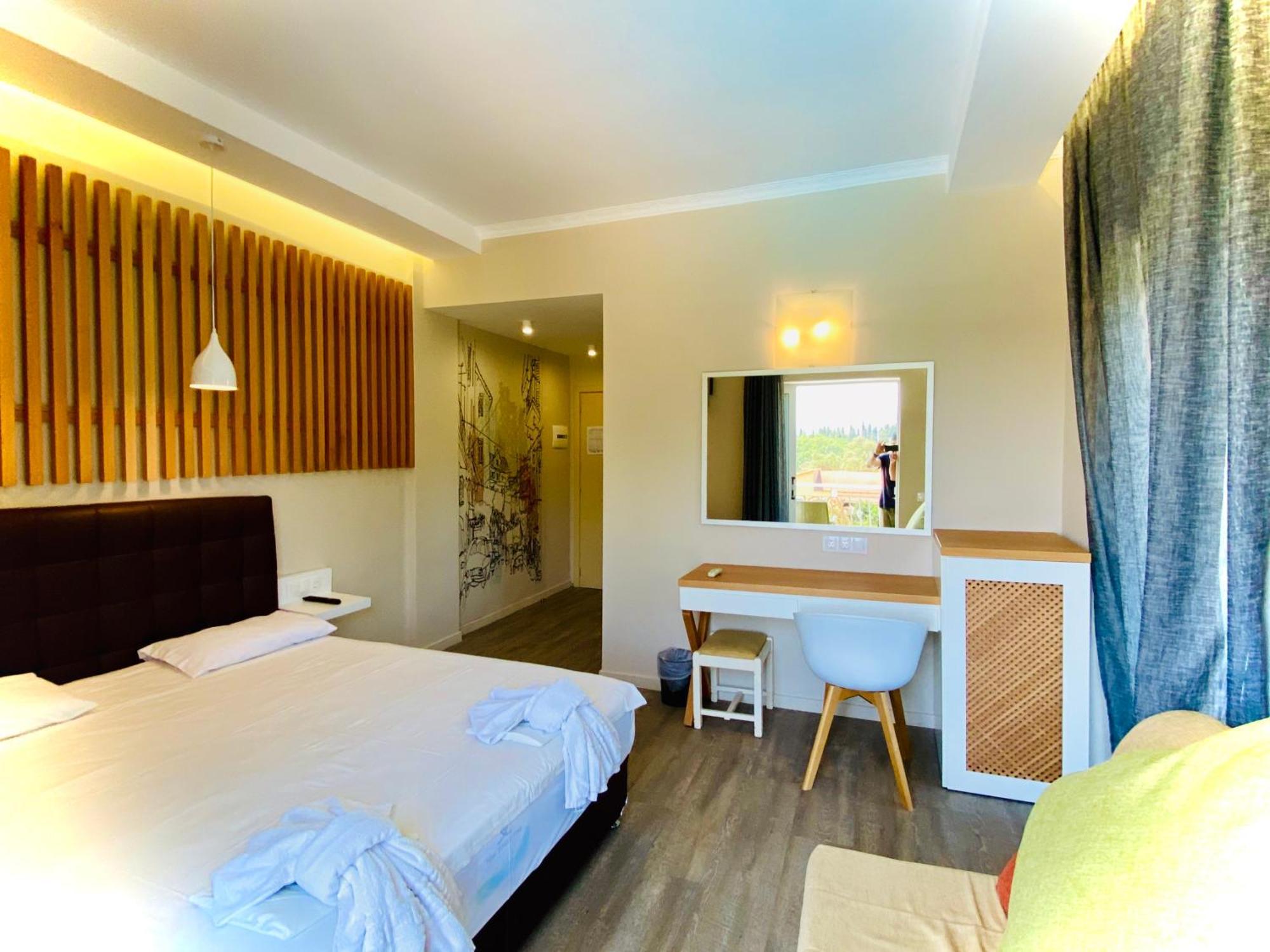 Hotel Paloma Blanca Ipsos Esterno foto