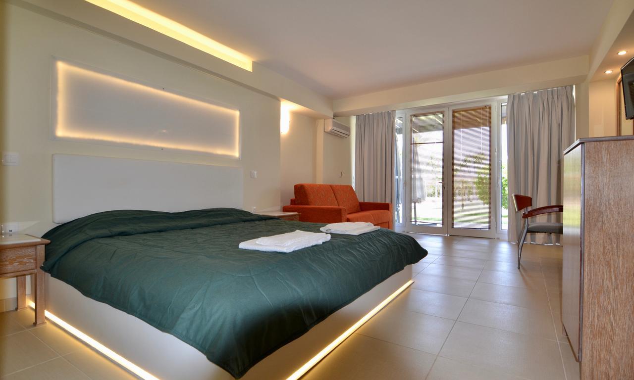 Hotel Paloma Blanca Ipsos Esterno foto
